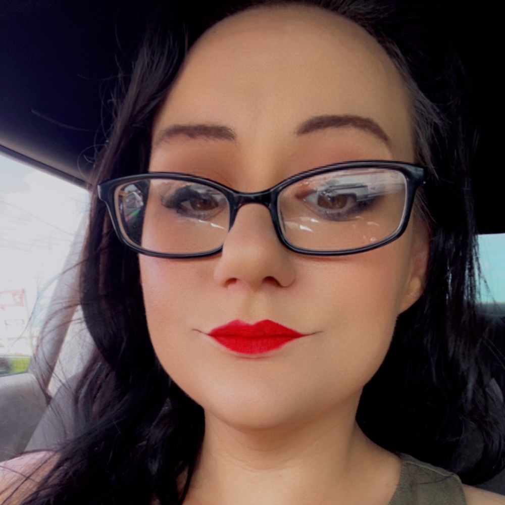 Meet your Posher, Alyssa